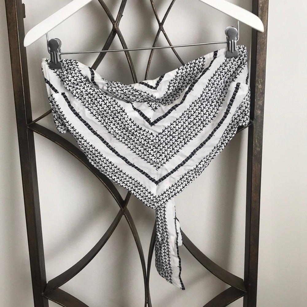 bandana style tie strapless top